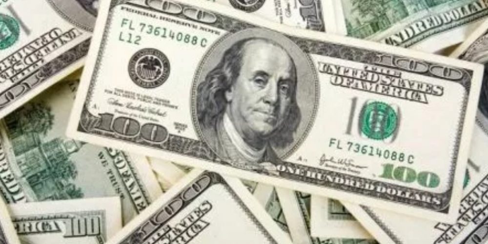 El dólar operó estable y sin ventas de reservas, cerró a $57,23