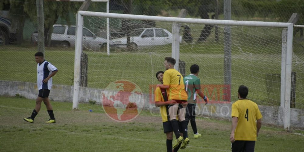 Fútbol: Deportivo Cosmos puntero