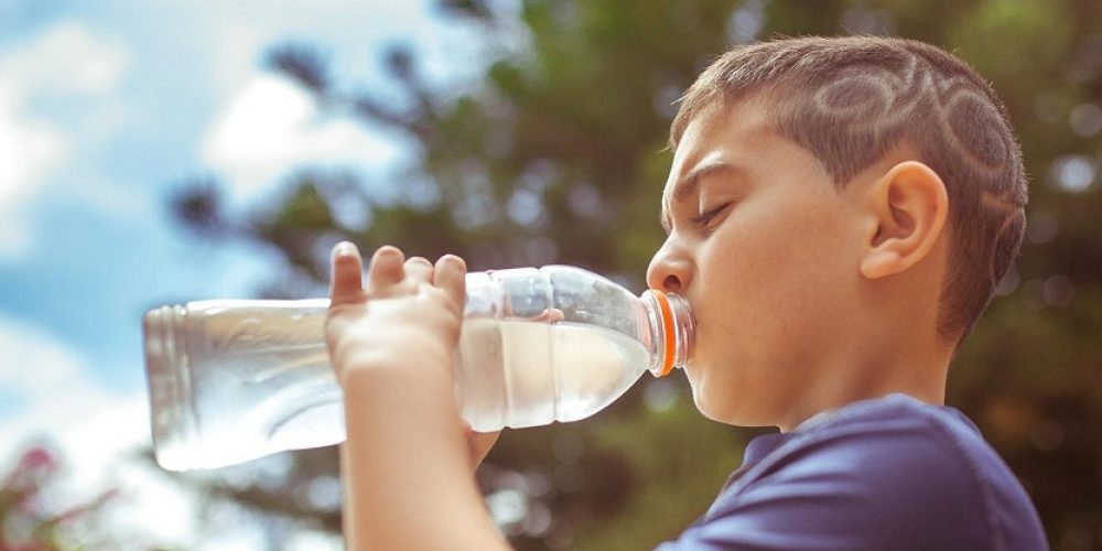 Salud recordó las medidas preventivas para que niños, niñas y adolescentes puedan disfrutar del verano de forma segura